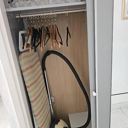 With Sea View Near The דירה