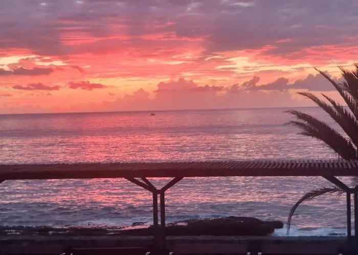 With Sea View Near The شقة *